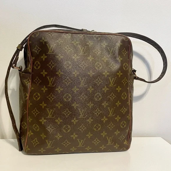Louis Vuitton Vintage Monogram Messenger Bag - Picture 3 of 10